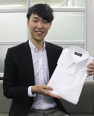 ライフスタイルデザインの森雄一郎代表。着ているスーツとシャツはラファブリックスで注文したものだ