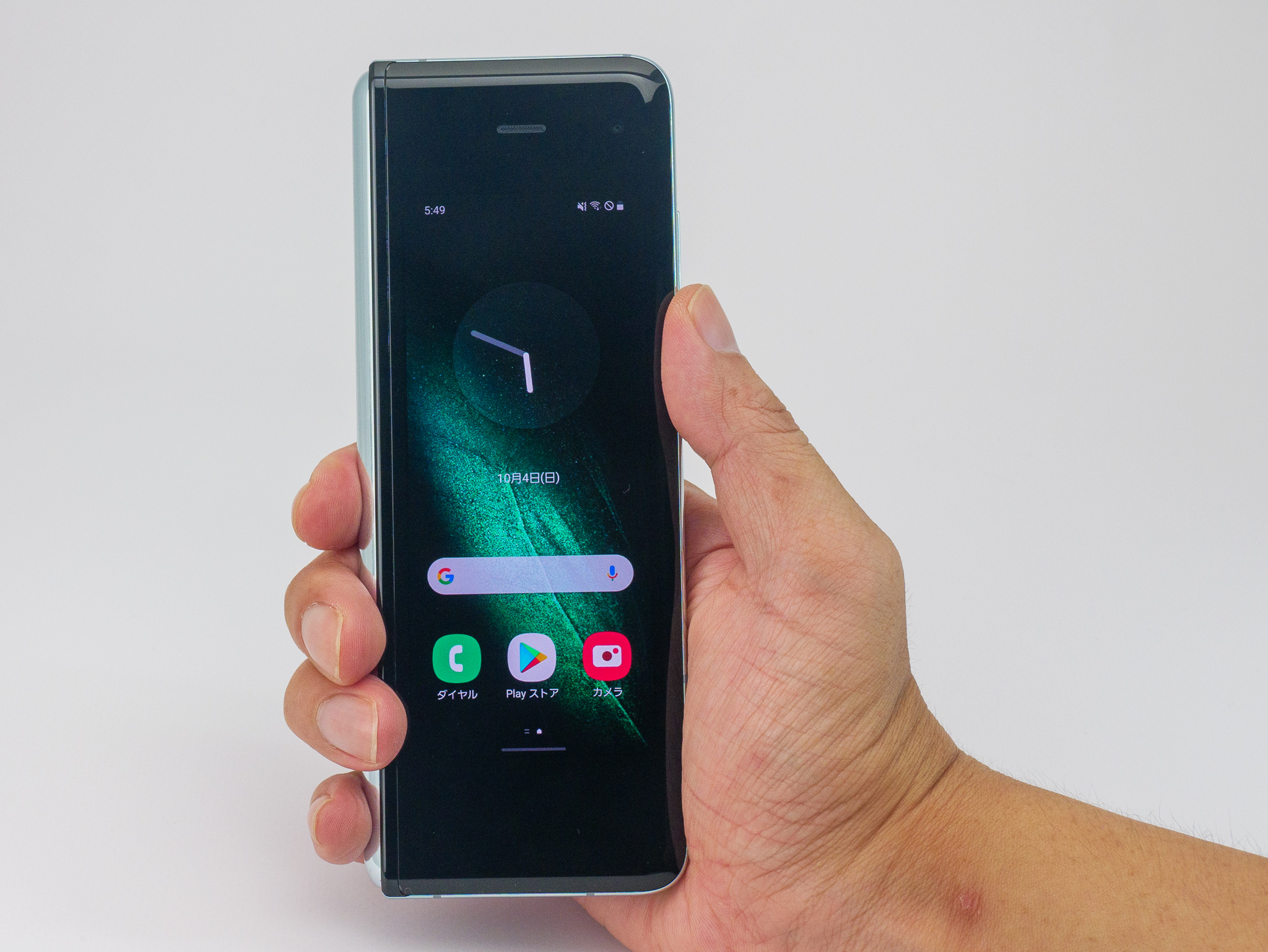 細身なことも手伝って、握りしめる感じはそれほど持ちにくくない