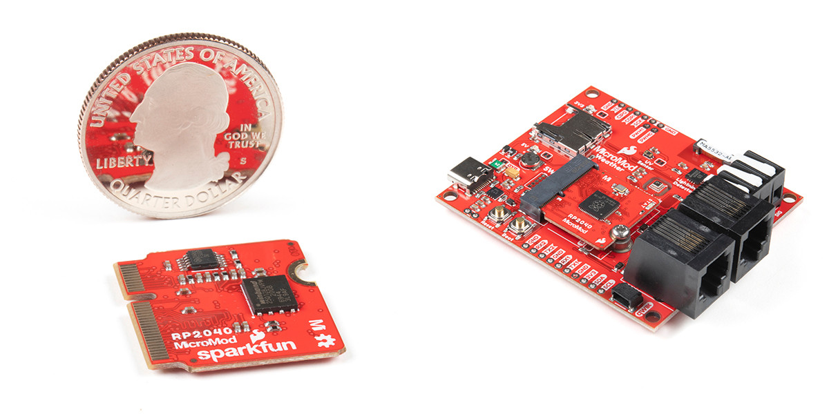 「MicroMod RP2040 Processor Board」（写真左）は「SparkFun MicroMod Weather Carrier Board」（写真右。別売）などに挿すことができる