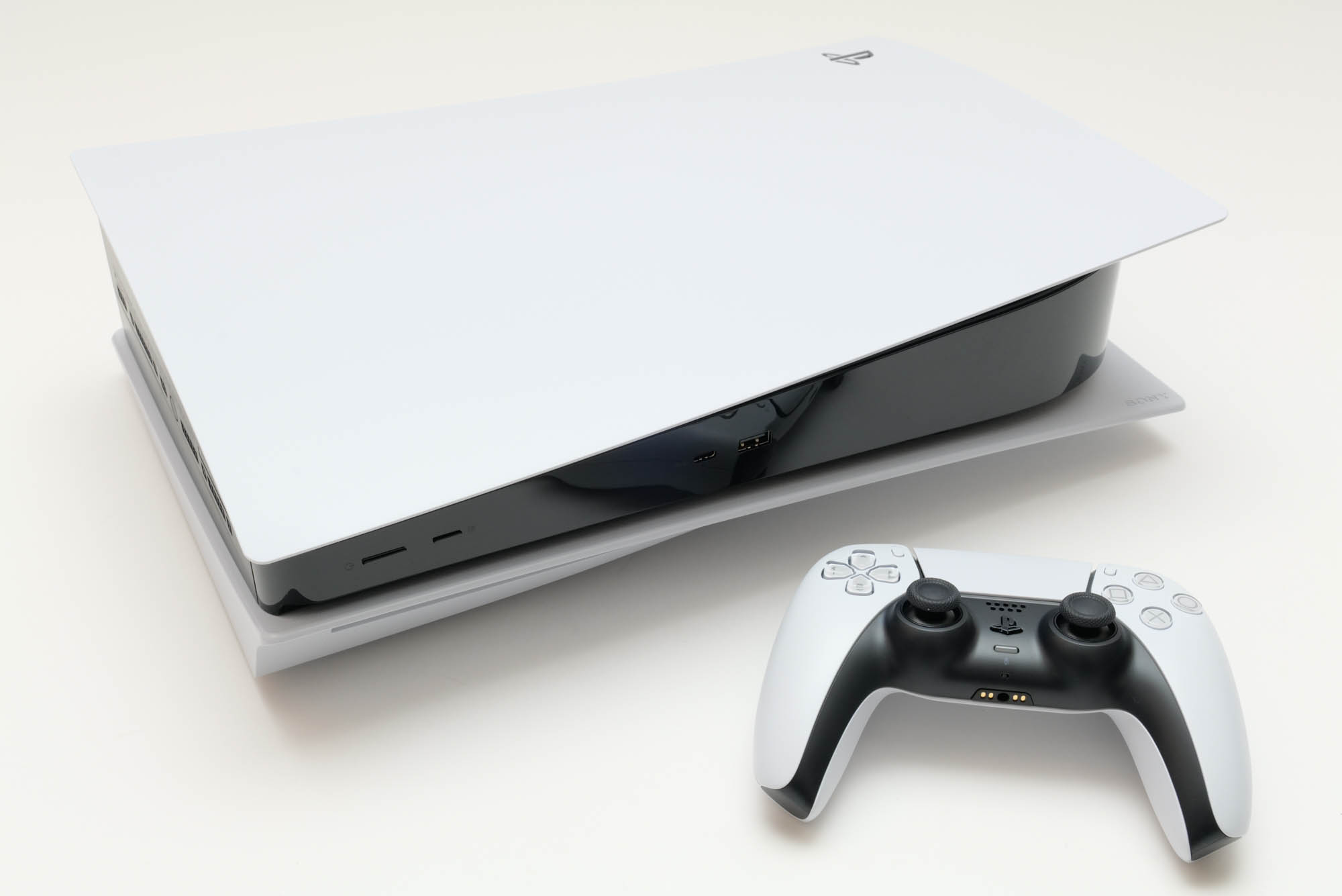 ソニー・インタラクティブエンタテインメント「PlayStation 5」（スタンダードモデル：4万9980円、デジタル・エディション：3万9980円）