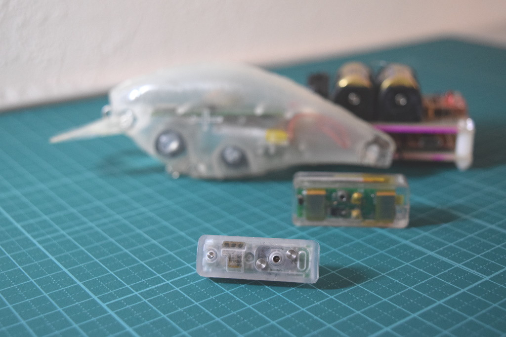 魚が食いつくまでのルアーの動きや水中環境をデータ化し「釣りの秘密」を探るIoTルアーが登場